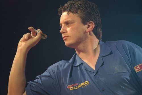 Keith Deller in action at the 1998 DC World Darts Championship 