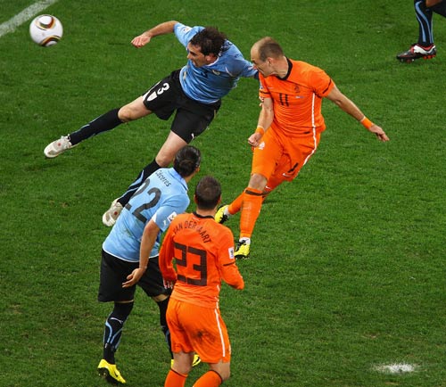 Arjen Robben heads towards goal