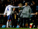 Jose Mourinho shakes Ricardo Carvalho's hand