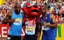 Asafa Powell and Tyson Gay pose with the mascot