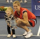 Kim Clijsters and her daughter Jada pose with the trophy