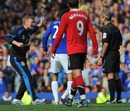 David Moyes argues with match referee Martin Atkinson