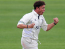 Neil Carter burst through the Hampshire top order to give Warwickshire a good chance of victory