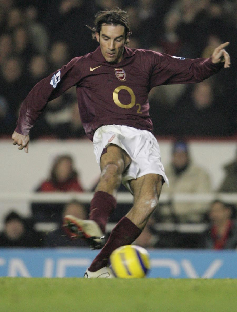 Robert Pires releases the ball