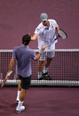 Roger Federer shakes hands with Andy Roddick