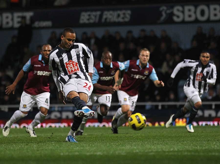 Peter Odemwingie scores from the spot