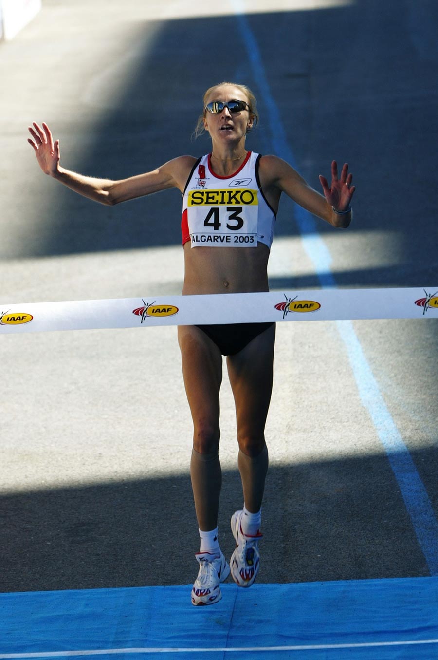 Paula Radcliffe crosses the line