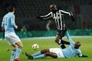 Patrick Vieira challenges Mohamed Sissoko