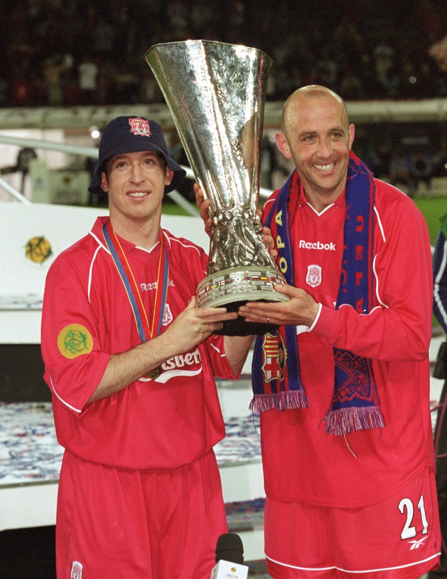 Robbie Fowler and Gary McAllister lift the UEFA Cup