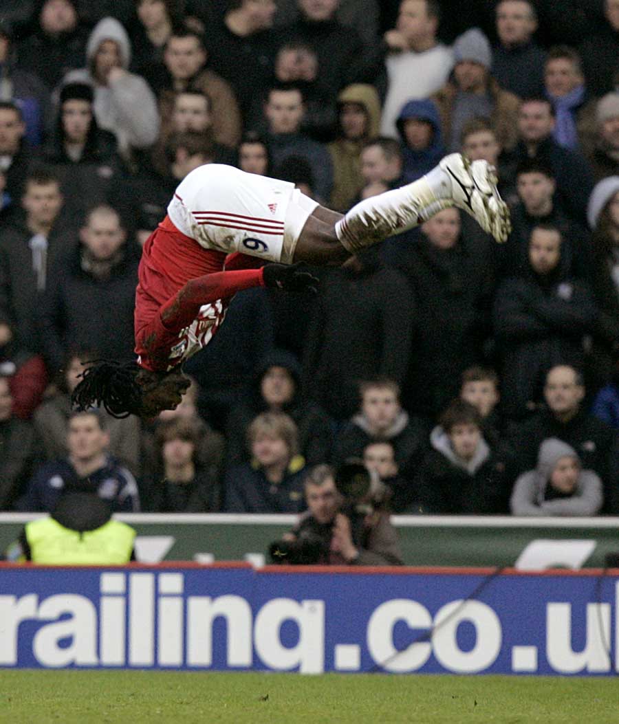 Kenwyne Jones acrobatically celebrates his goal