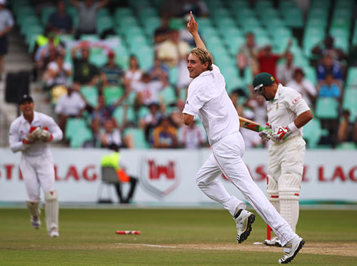 Stuart Broad started a blistering spell after tea by removing Jacques Kallis with one that came back