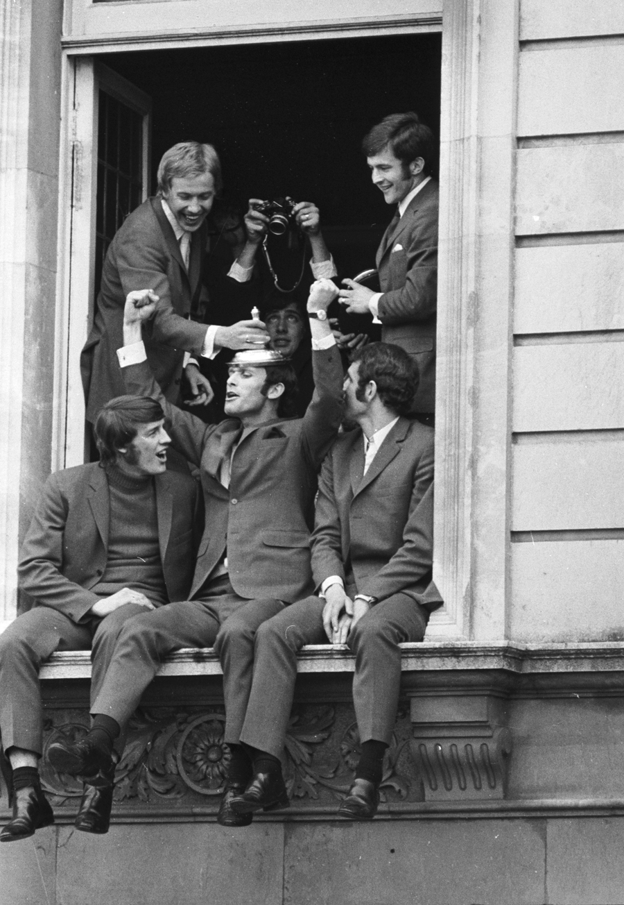 Chelsea players celebrate their FA Cup victory over Leeds