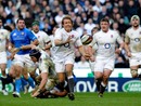 Jonny Wilkinson spreads the ball to the flank