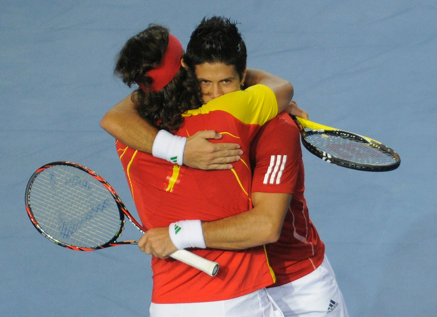 Fernando Verdasco hugs Feliciano Lopez
