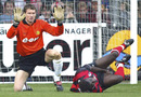 Jens Lehmann apologise for his foul on Soumaila Coulibaly 