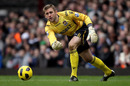 Robert Green rolls the ball out to his defence