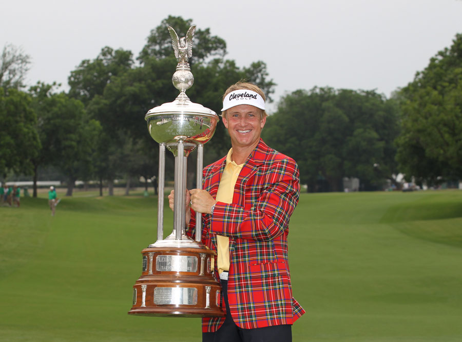 David Toms poses with the winner's trophy