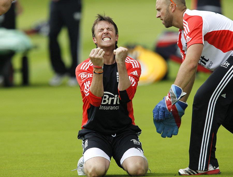 A moment of anguish for Graeme Swann in training