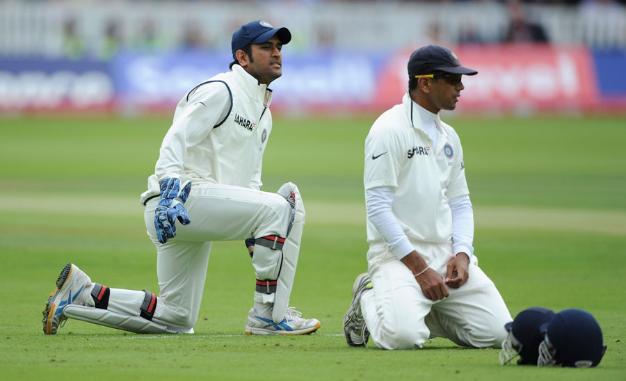 MS Dhoni and Rahul Dravid react after letting go of a chance