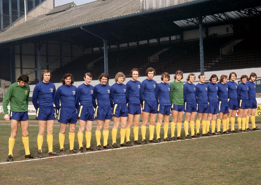 The 1971-72 Chelsea squad lines up for a photo
