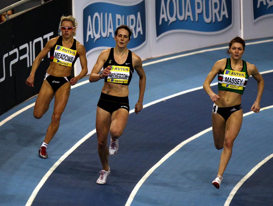 Jenny Meadows, Kelly Sotherton and Kelly Massey competein the 400m