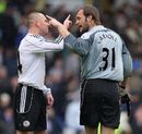Kenny Miller and Roy Carroll argue at the final whistle