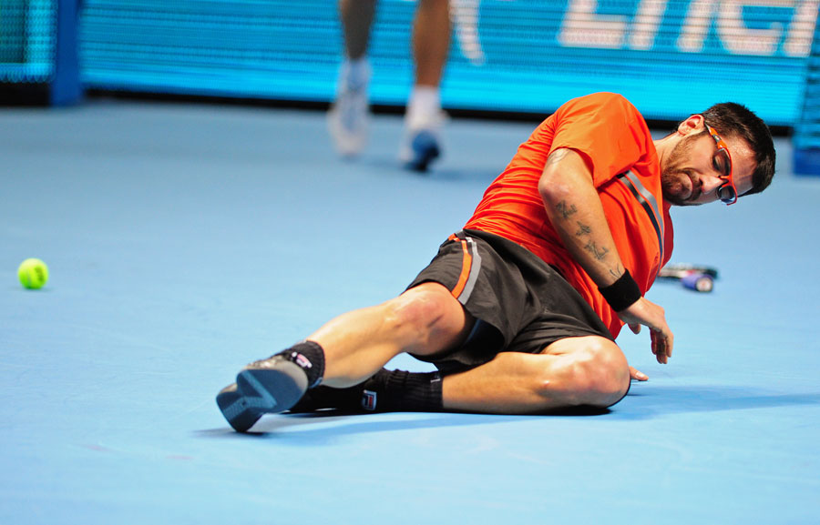 Janko Tipsarevic falls to the floor
