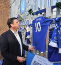 Former Everton player Graeme Sharp looks at tributes to Gary Speed
