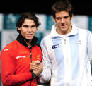 Rafael Nadal shakes hands with Juan Martin del Potro