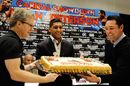 Amir Khan is presented with a birthday cake by Freddie Roach and Oscar de la Hoya