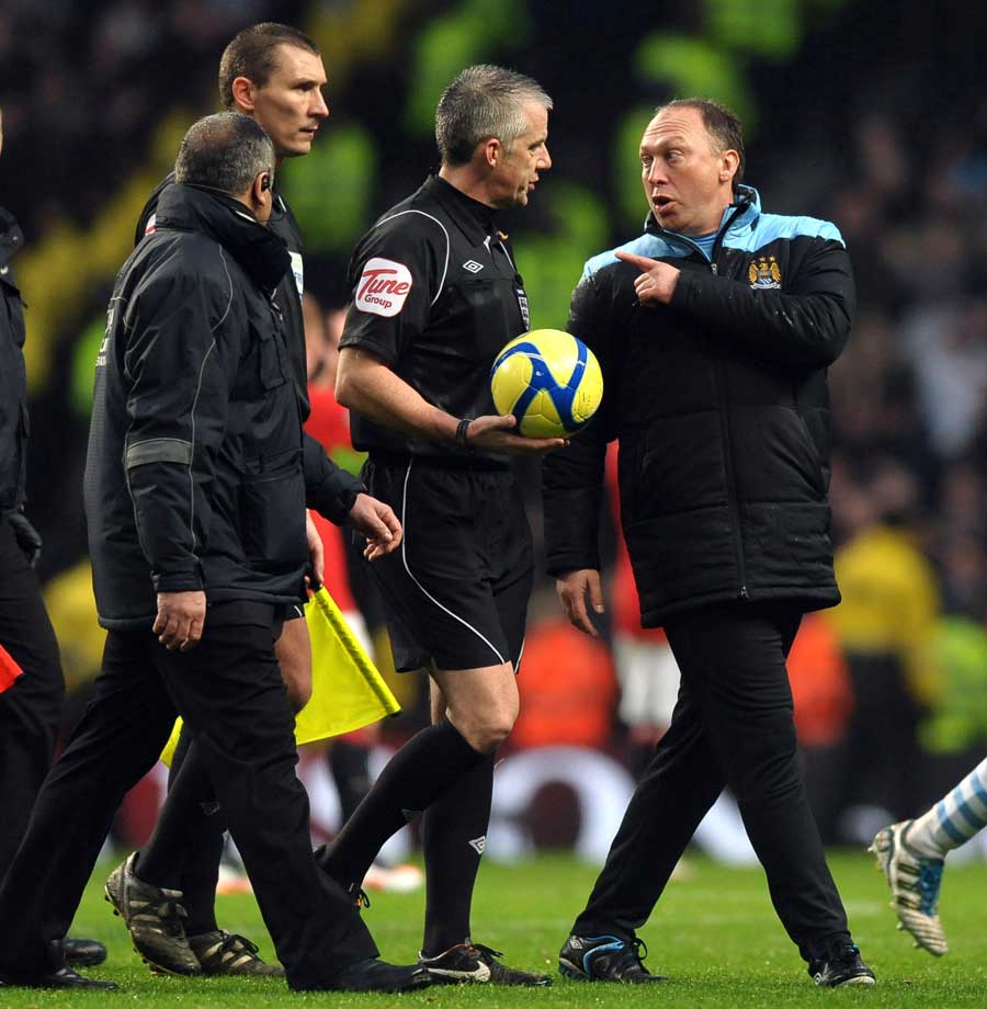 Manchester City assistant manager David Platt remonstrates with ref Chris Foy