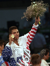 Oscar De La Hoya shows the crowd his gold medal after the national anthem