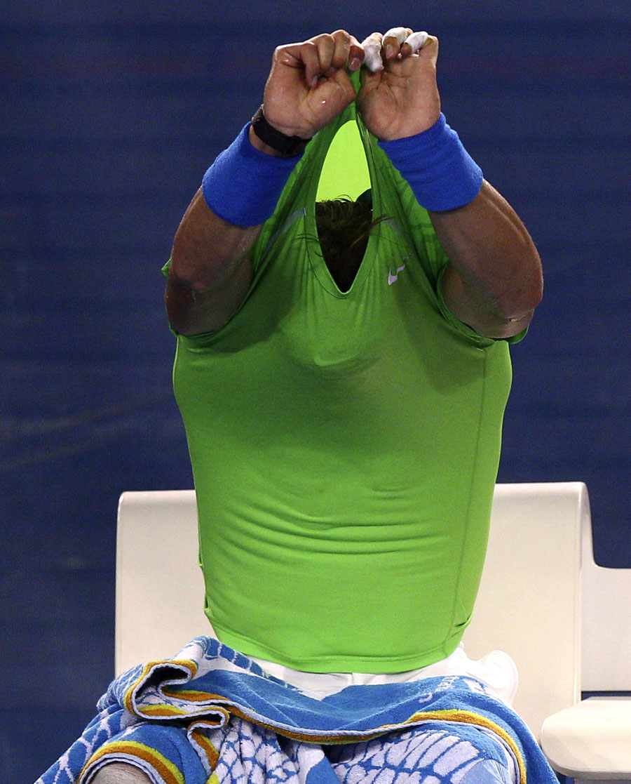 Rafael Nadal takes off his shirt