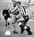 Laurie Cunningham chases down Mirandinha