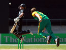 Rob Nicol avoids a bouncer from Morne Morkel