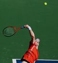 Andy Murray serves to Marco Chiudinelli