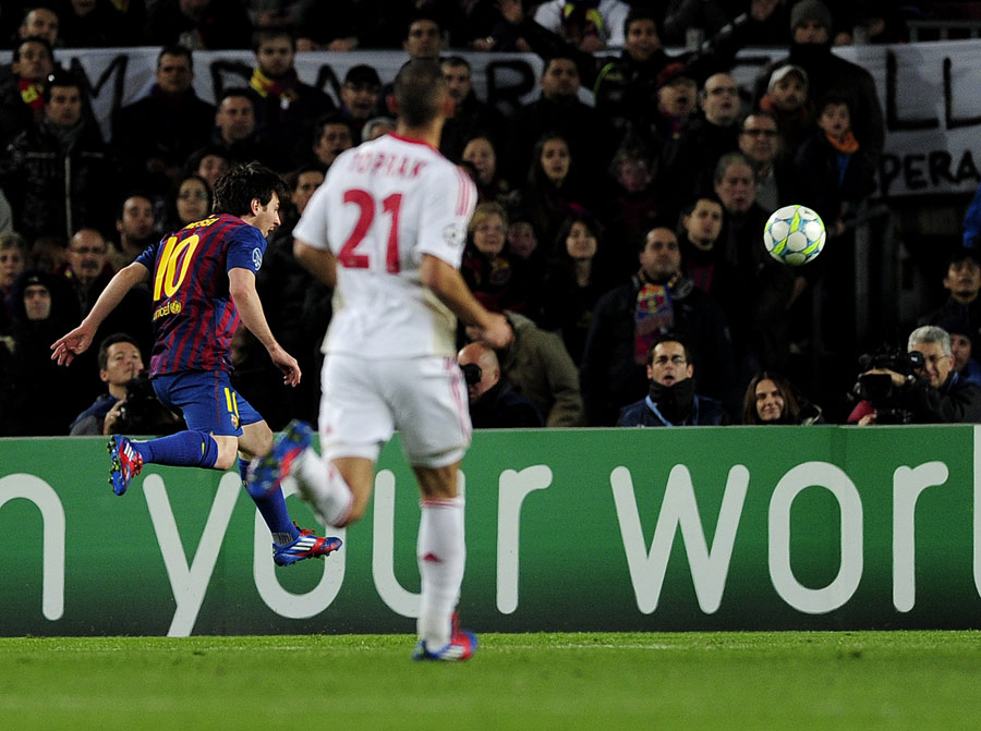 Lionel Messi dinks the ball over the keeper