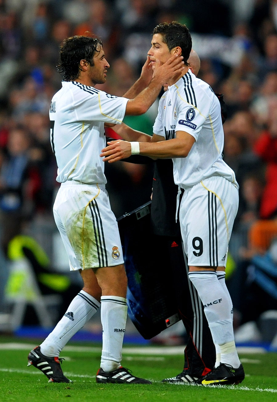 Cristiano Ronaldo comes on for Raul