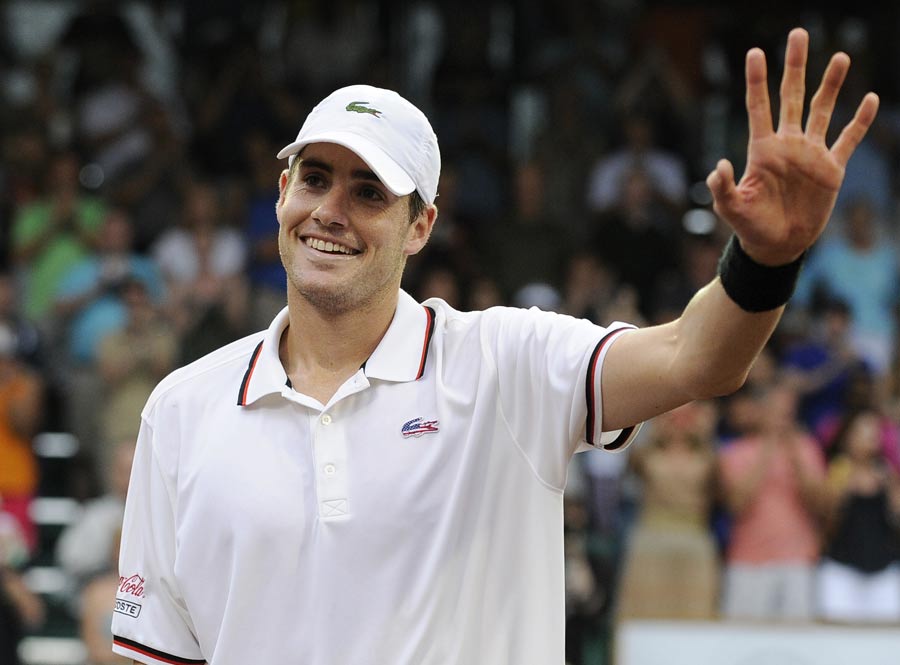 John Isner waves to the crowd after defeating Feliciano Lopez