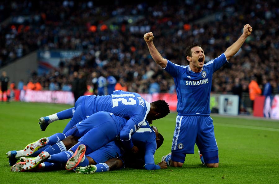 Frank Lampard leads the Chelsea celebrations