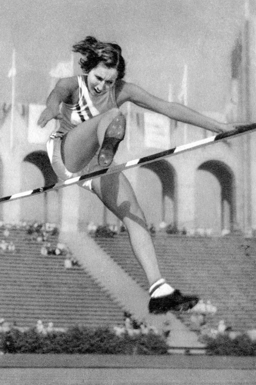 Jean Shiley demonstrates the style that lifted her to gold in the high jump