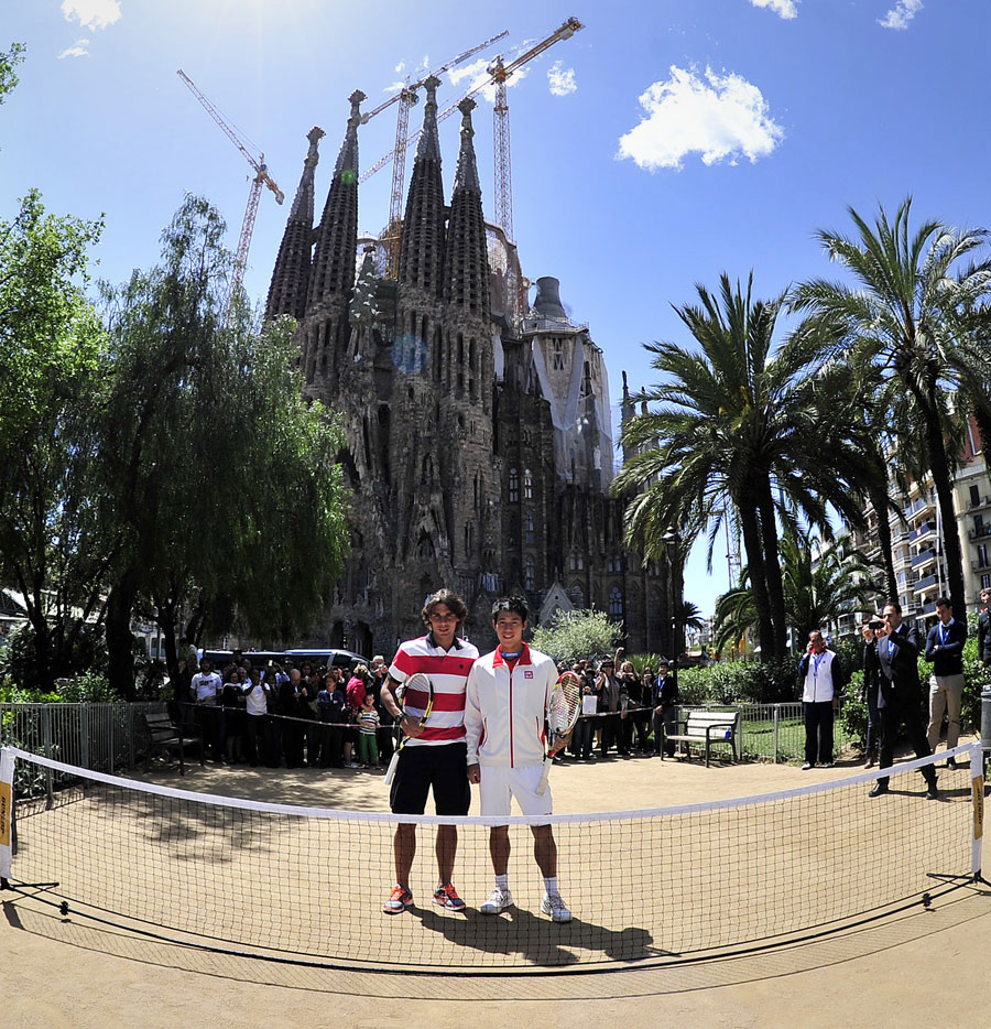 Rafael Nadal and Kei Nishikori pose in front of La Sagrada Familia