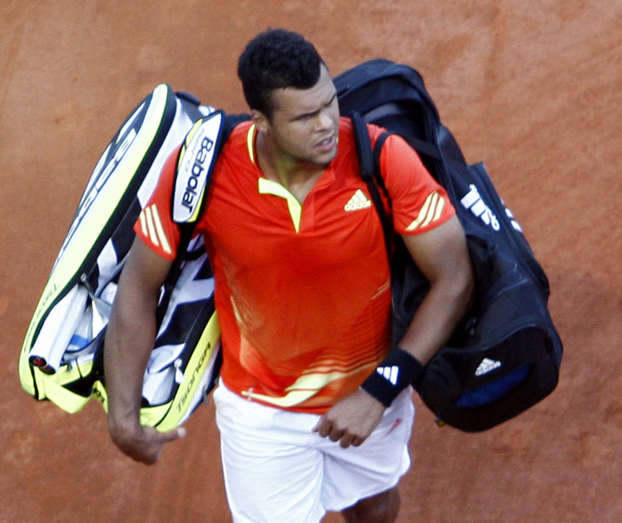 Jo-Wilfried Tsonga trudges off the court