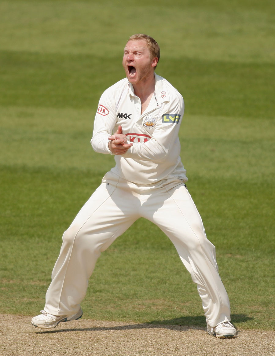 Gareth Batty took six wickets to trouble Warwickshire