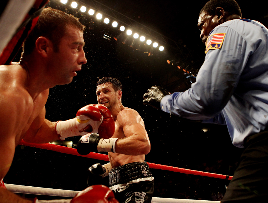 Carl Froch finishes Lucian Bute