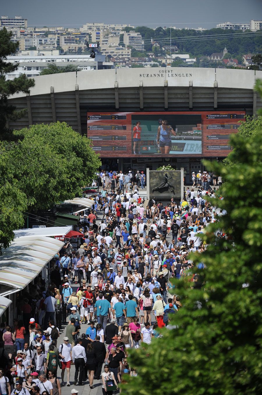 Crowds arrive at Roland Garros