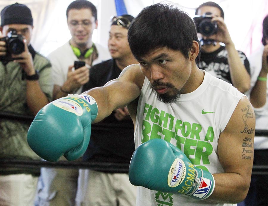 Manny Pacquiao starts shadowboxing