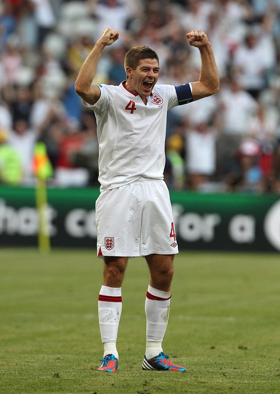 Steven Gerrard celebrates Joleon Lescott's goal