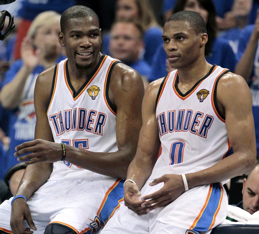 Kevin Durant and Russell Westbrook talk at a break