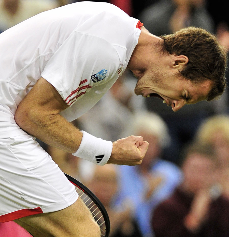 Andy Murray roars after claiming victory